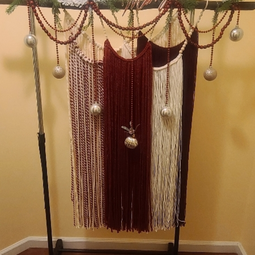 Red and White Holiday Garland